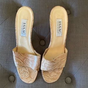 Isaac Mizrahi kitten heel shoes